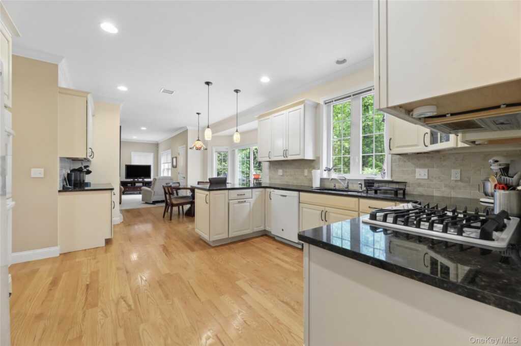 220 N Little Tor Road, New City, NY 10956 - Photo 13 of 45