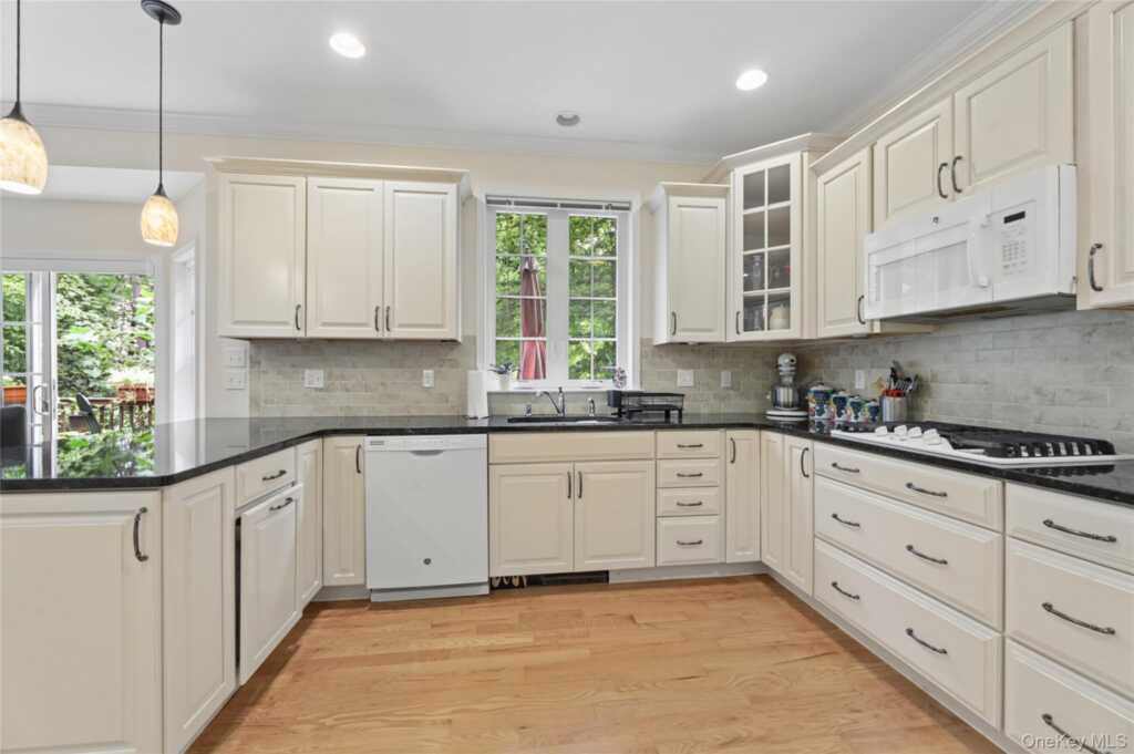 220 N Little Tor Road, New City, NY 10956 - Photo 14 of 45