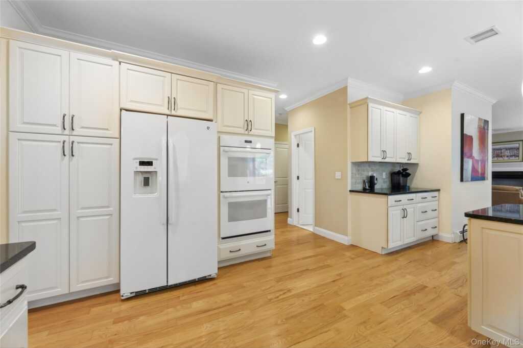 220 N Little Tor Road, New City, NY 10956 - Photo 15 of 45