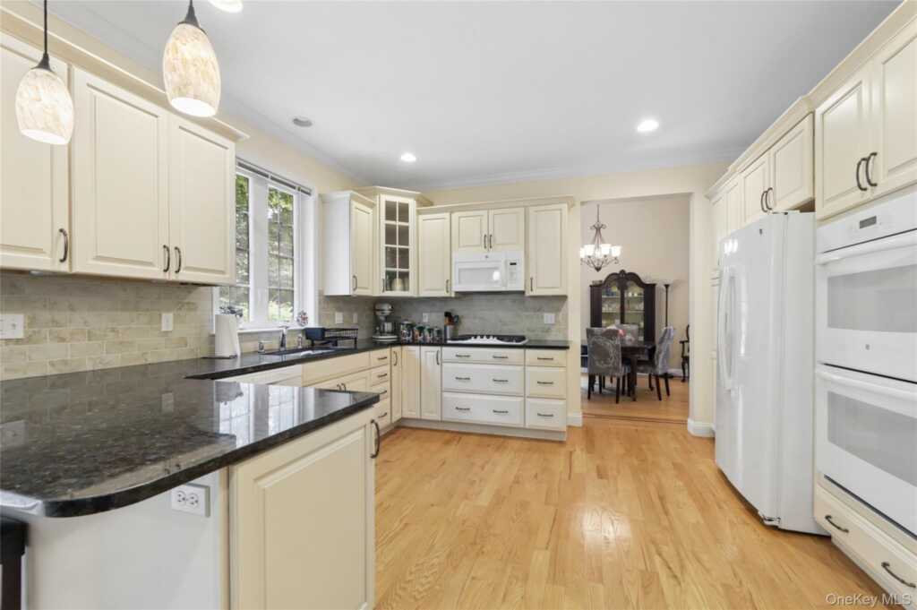 220 N Little Tor Road, New City, NY 10956 - Photo 17 of 45