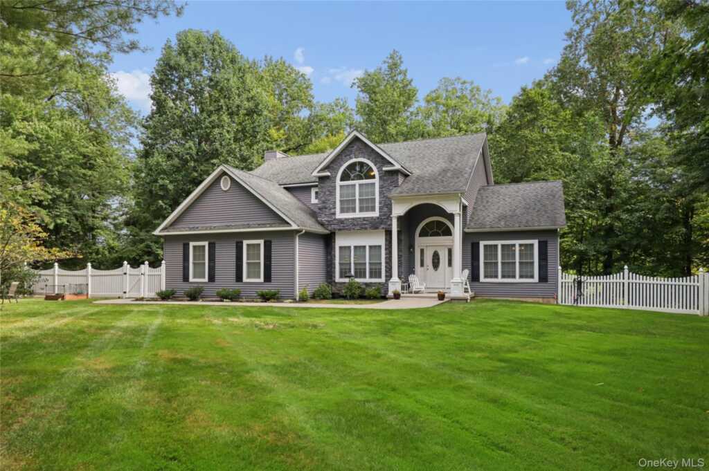 220 N Little Tor Road, New City, NY 10956 - Photo 2 of 45