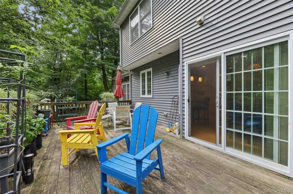 220 N Little Tor Road, New City, NY 10956 - Photo 5 of 45