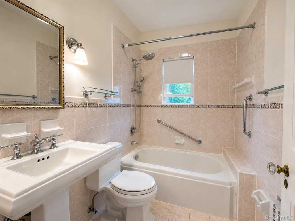 42 Crestview Street, Unit #2, New Rochelle, NY 10801 - Photo 17 of 18