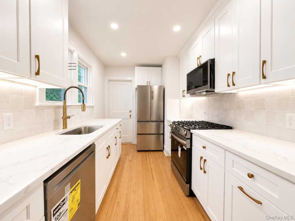 42 Crestview Street, Unit #2, New Rochelle, NY 10801 - Photo 6 of 18