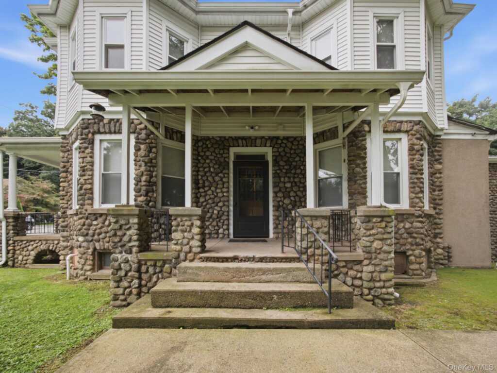 9 Cottage Avenue, Unit #1, Nanuet, NY 10954
