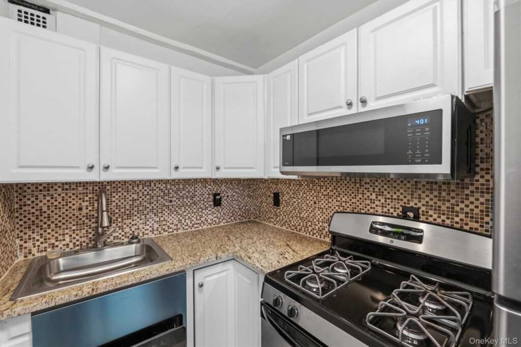16 Lake Street, Unit #7J, White Plains, NY 10603 - Photo 15 of 30