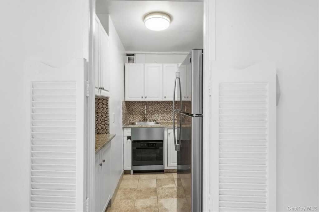 16 Lake Street, Unit #7J, White Plains, NY 10603 - Photo 16 of 30