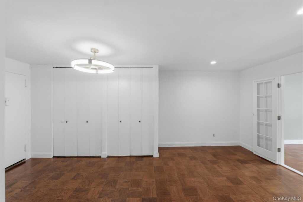 16 Lake Street, Unit #7J, White Plains, NY 10603 - Photo 18 of 30
