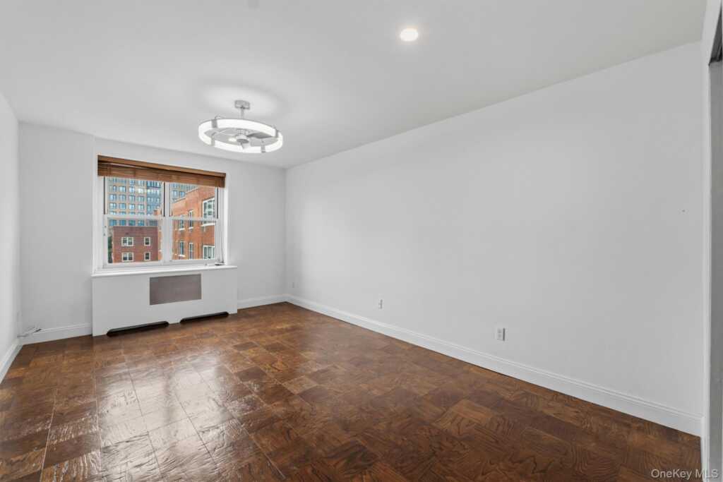 16 Lake Street, Unit #7J, White Plains, NY 10603 - Photo 19 of 30