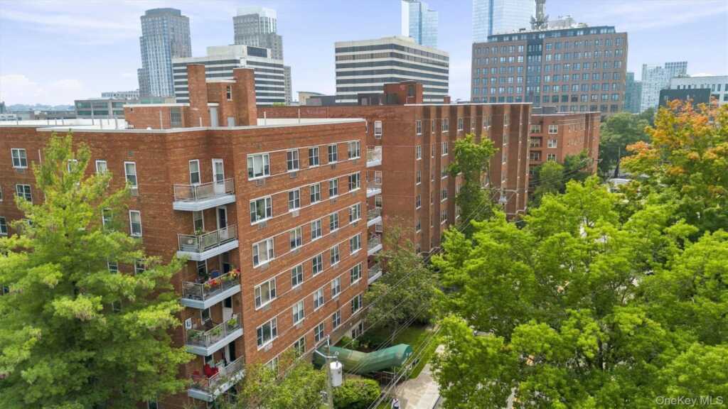 16 Lake Street, Unit #7J, White Plains, NY 10603 - Photo 28 of 30