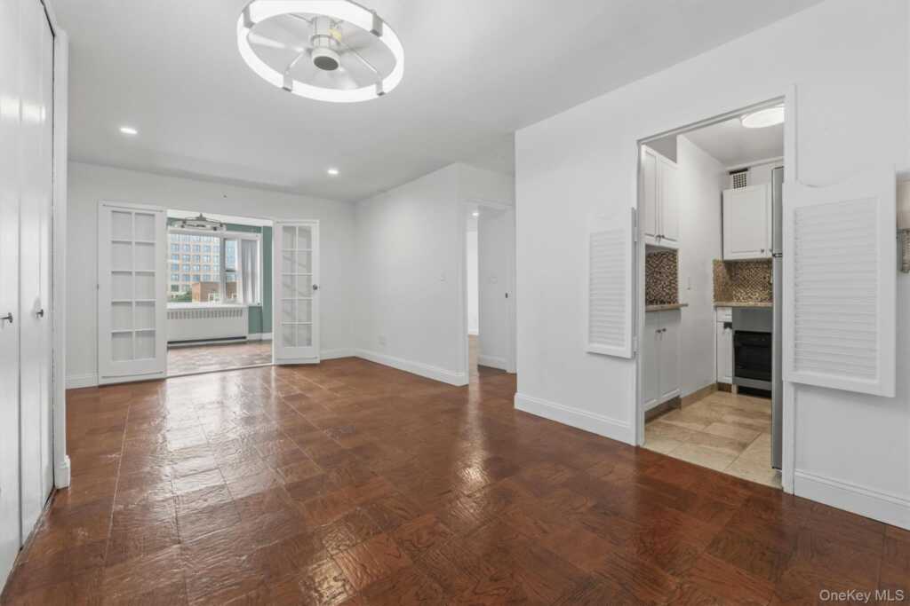 16 Lake Street, Unit #7J, White Plains, NY 10603 - Photo 4 of 30