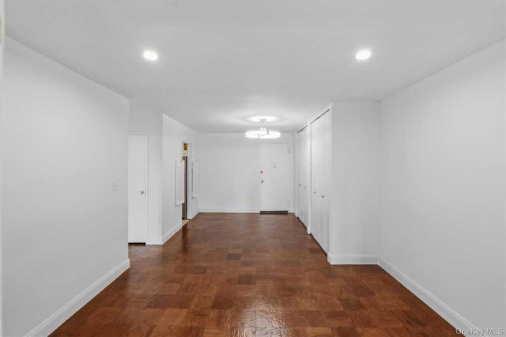 16 Lake Street, Unit #7J, White Plains, NY 10603 - Photo 7 of 30