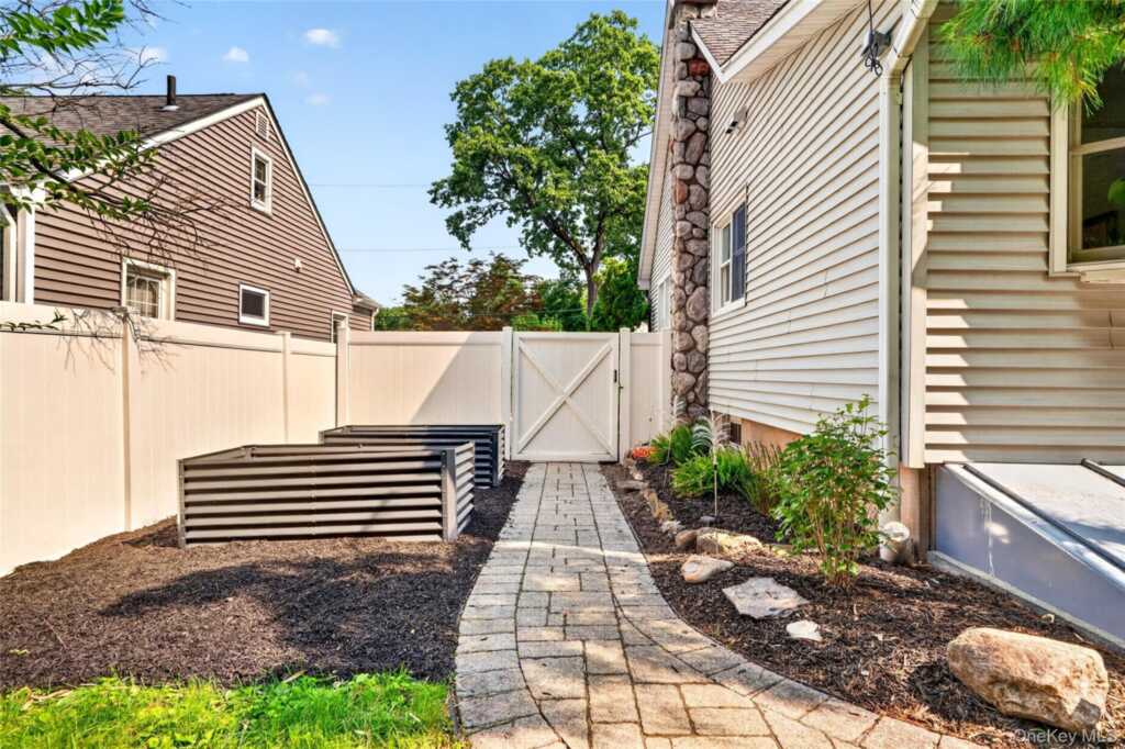 15 W Palisades Avenue, Nanuet, NY 10954 - Photo 43 of 47