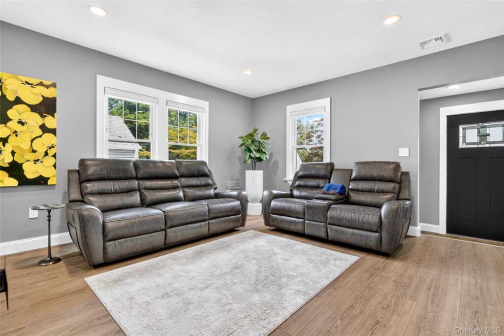 15 W Palisades Avenue, Nanuet, NY 10954 - Photo 4 of 47