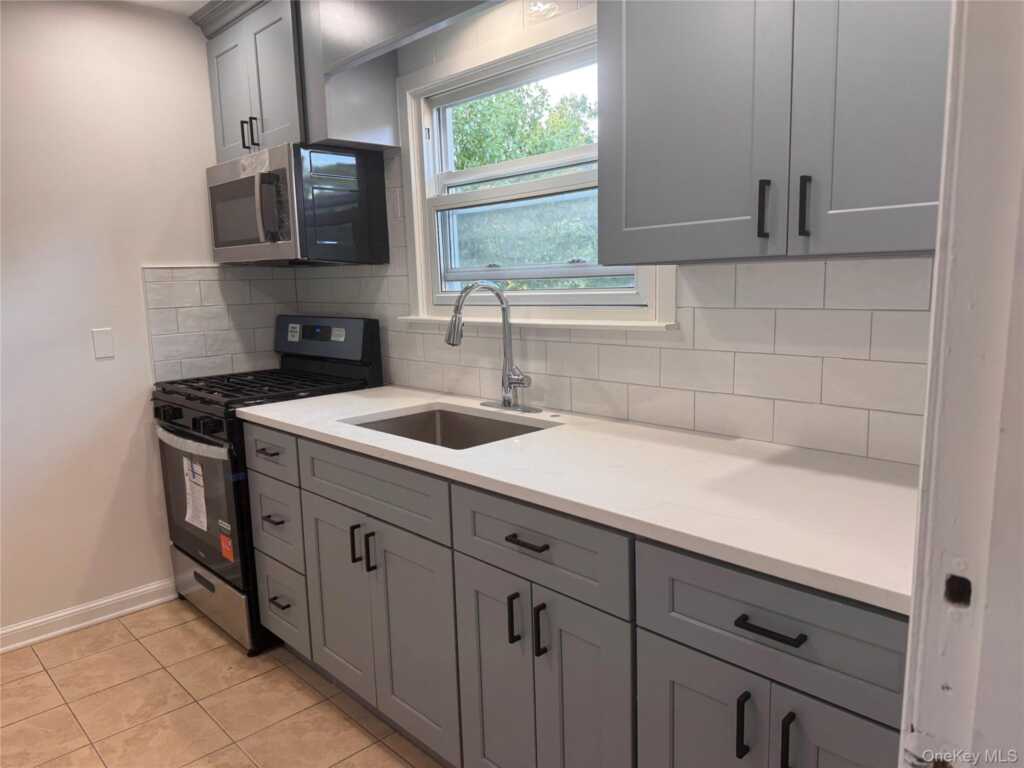 36 Congers Road, Unit #4, New City, NY 10956 - Photo 2 of 12