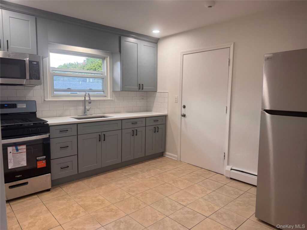 36 Congers Road, Unit #4, New City, NY 10956 - Photo 3 of 12