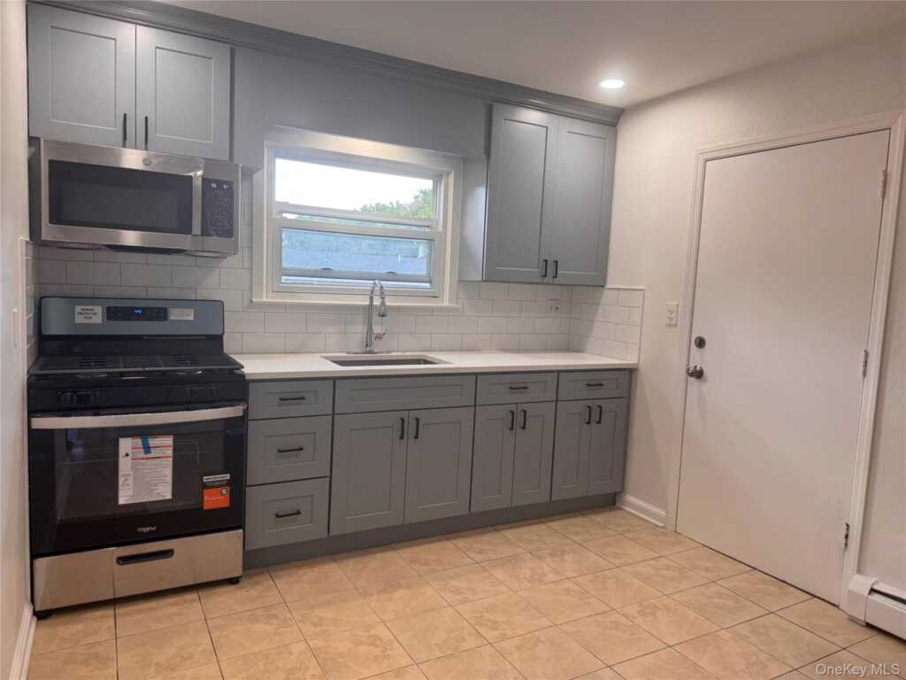 36 Congers Road, Unit #4, New City, NY 10956 - Photo 4 of 12