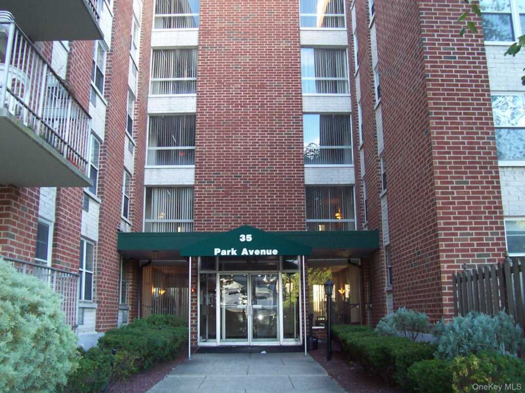 35 Park Avenue, Unit #1M, Suffern, NY 10901 - Photo 2 of 11