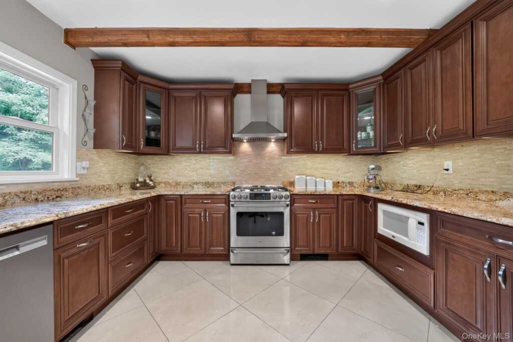 10 Copeland Drive, Suffern, NY 10901 - Photo 8 of 32