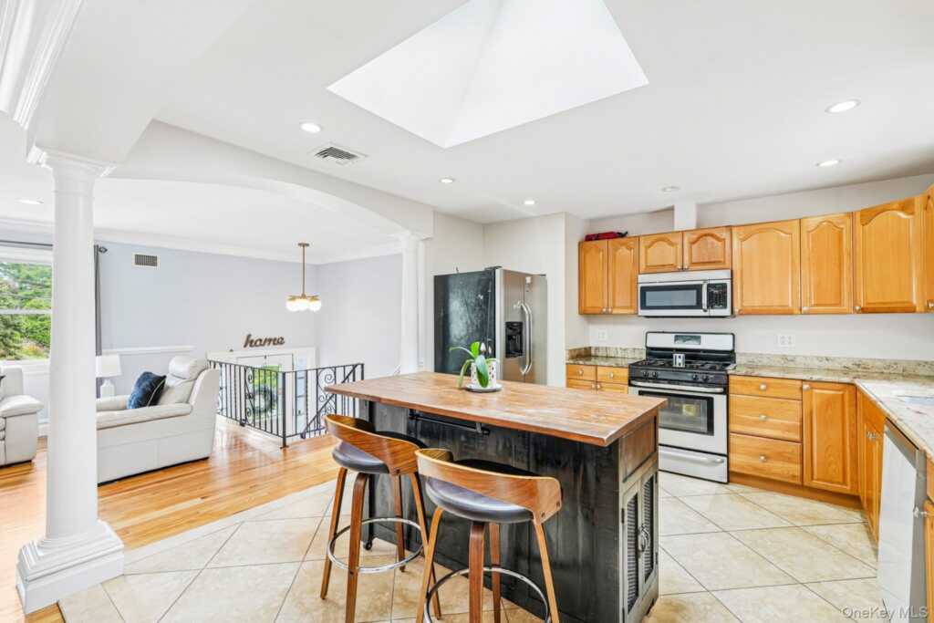 136 Orchid Drive, Pearl River, NY 10965 - Photo 11 of 43