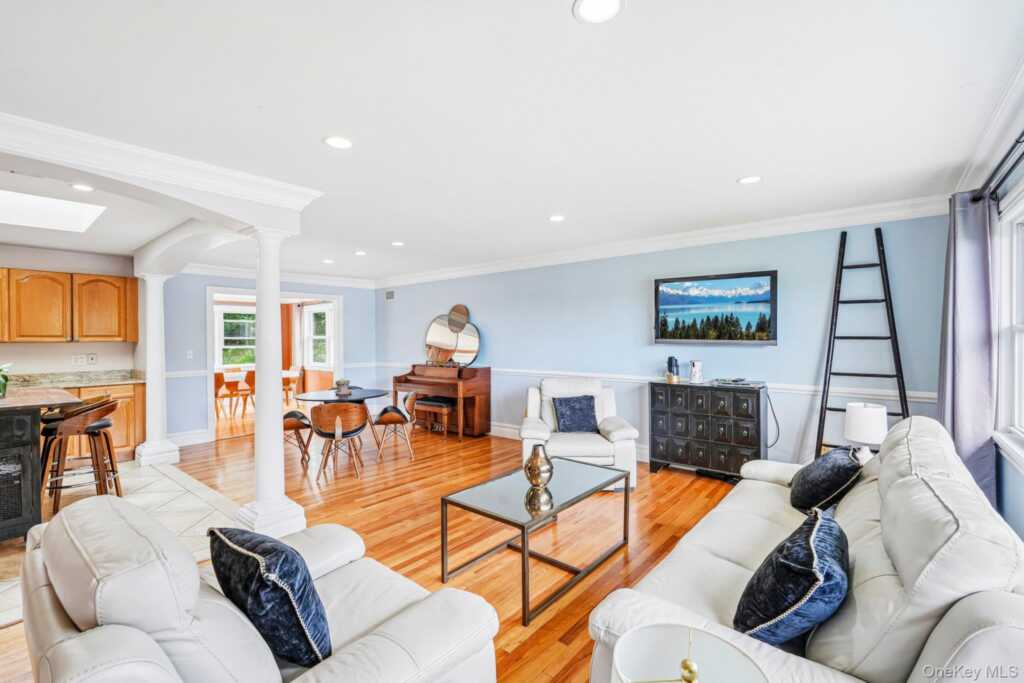 136 Orchid Drive, Pearl River, NY 10965 - Photo 4 of 43