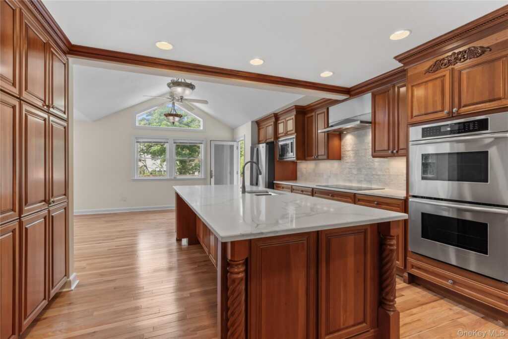 136 Wilmot Circle, New Rochelle, NY 10583 - Photo 12 of 31