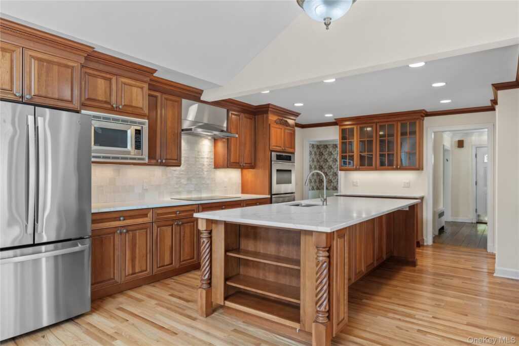 136 Wilmot Circle, New Rochelle, NY 10583 - Photo 13 of 31