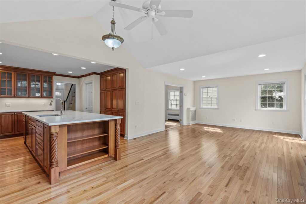 136 Wilmot Circle, New Rochelle, NY 10583 - Photo 15 of 31