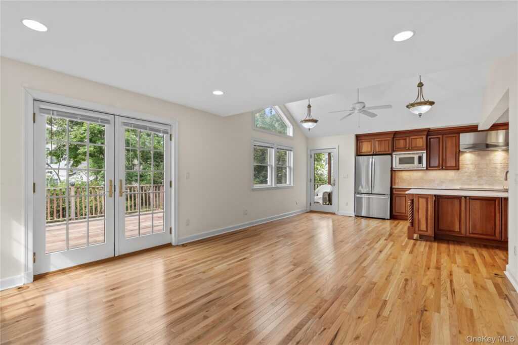 136 Wilmot Circle, New Rochelle, NY 10583 - Photo 16 of 31