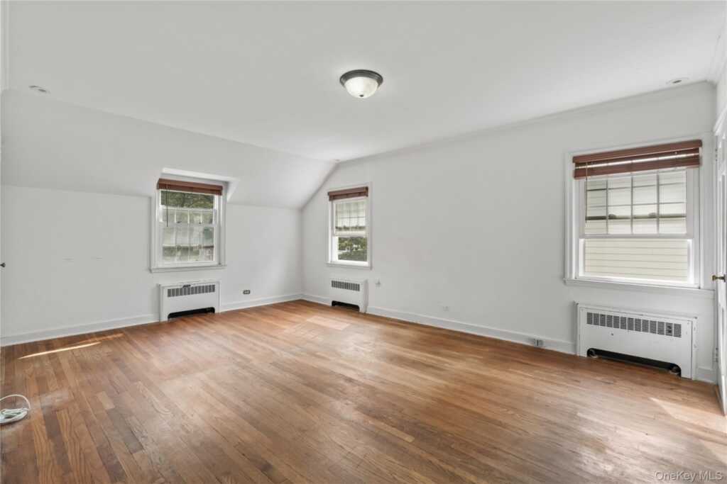 136 Wilmot Circle, New Rochelle, NY 10583 - Photo 20 of 31