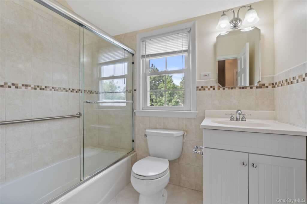 136 Wilmot Circle, New Rochelle, NY 10583 - Photo 25 of 31