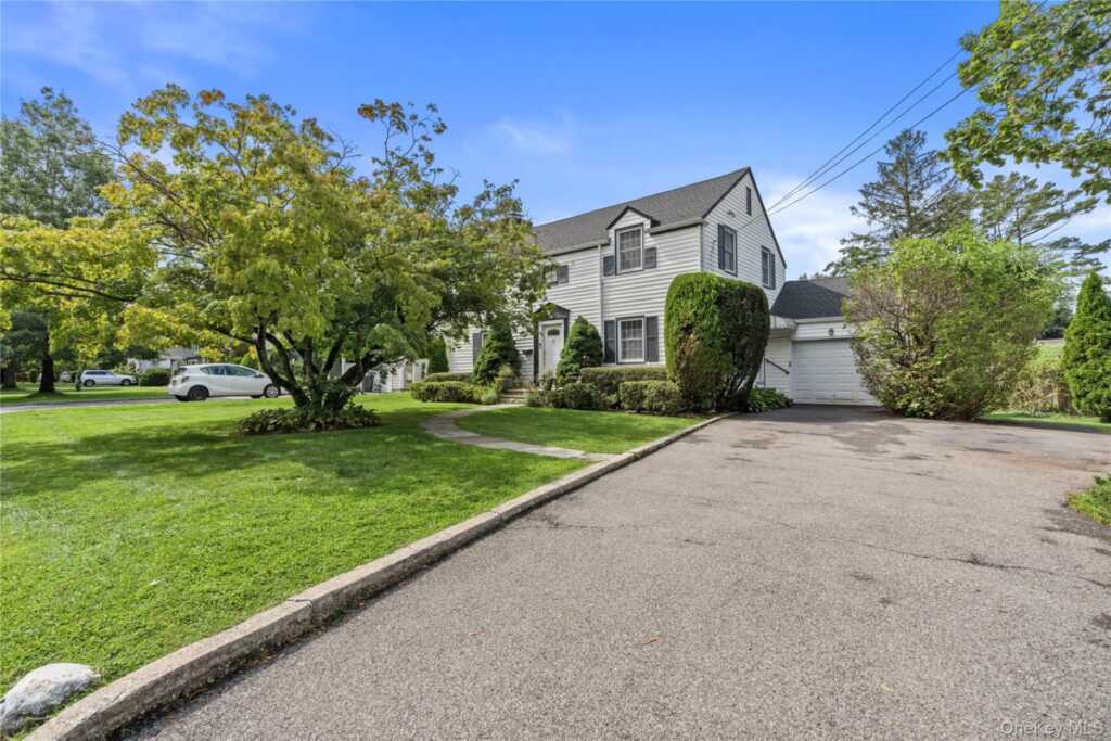 136 Wilmot Circle, New Rochelle, NY 10583 - Photo 3 of 31