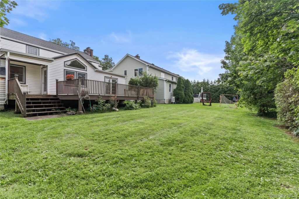 136 Wilmot Circle, New Rochelle, NY 10583 - Photo 4 of 31