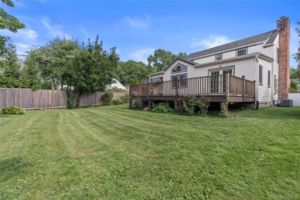 136 Wilmot Circle, New Rochelle, NY 10583 - Photo 5 of 31