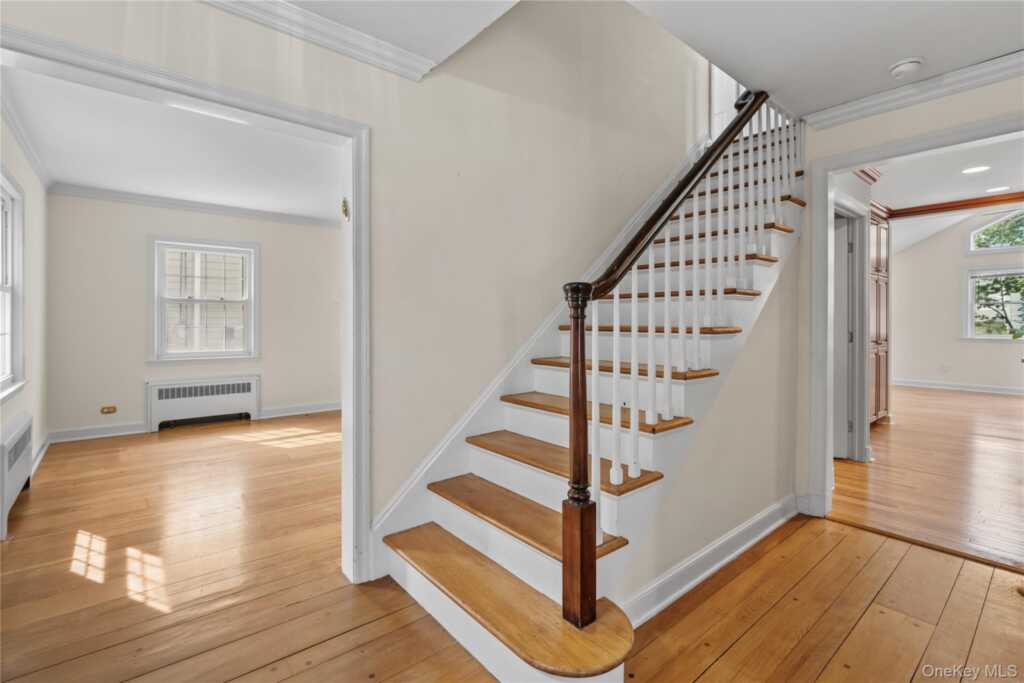 136 Wilmot Circle, New Rochelle, NY 10583 - Photo 6 of 31