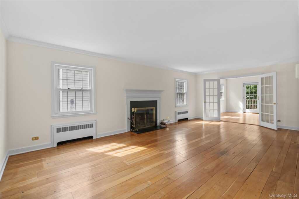 136 Wilmot Circle, New Rochelle, NY 10583 - Photo 7 of 31