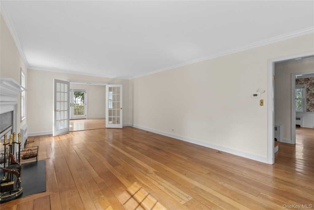 136 Wilmot Circle, New Rochelle, NY 10583 - Photo 8 of 31