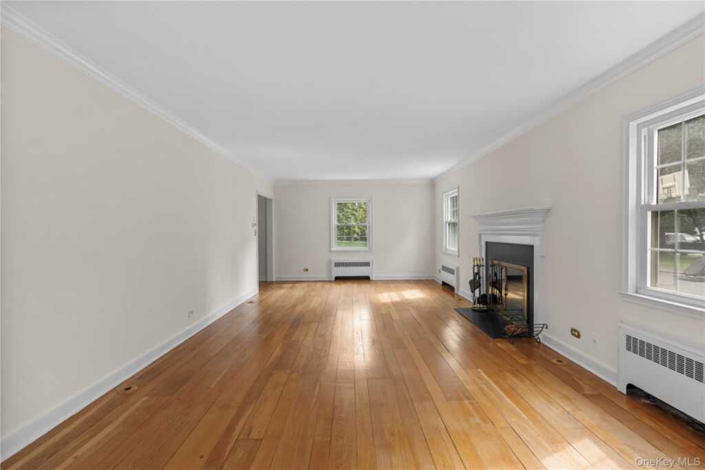 136 Wilmot Circle, New Rochelle, NY 10583 - Photo 9 of 31