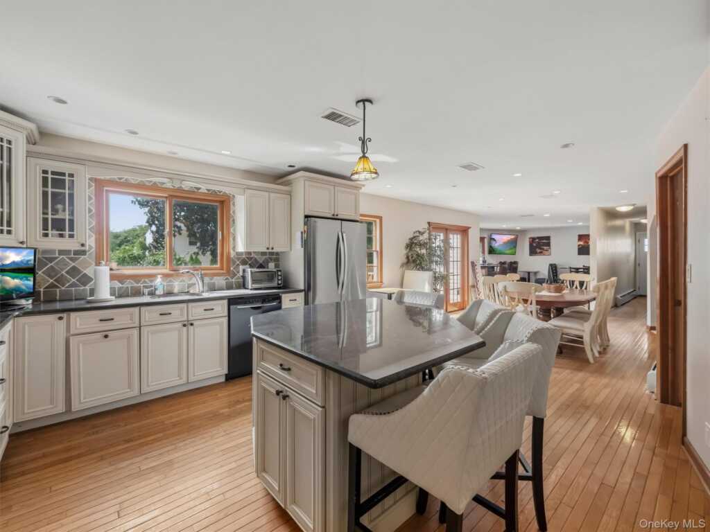 21 Argow Place, Nanuet, NY 10954 - Photo 15 of 30