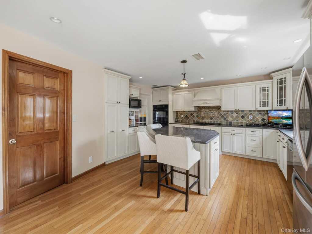 21 Argow Place, Nanuet, NY 10954 - Photo 17 of 30