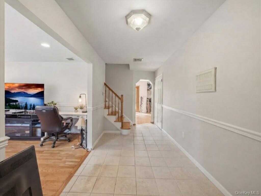 21 Argow Place, Nanuet, NY 10954 - Photo 6 of 30