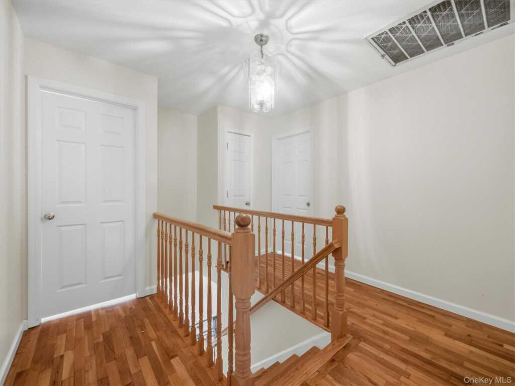 21 Argow Place, Nanuet, NY 10954 - Photo 7 of 30