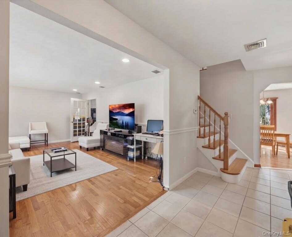 21 Argow Place, Nanuet, NY 10954 - Photo 8 of 30