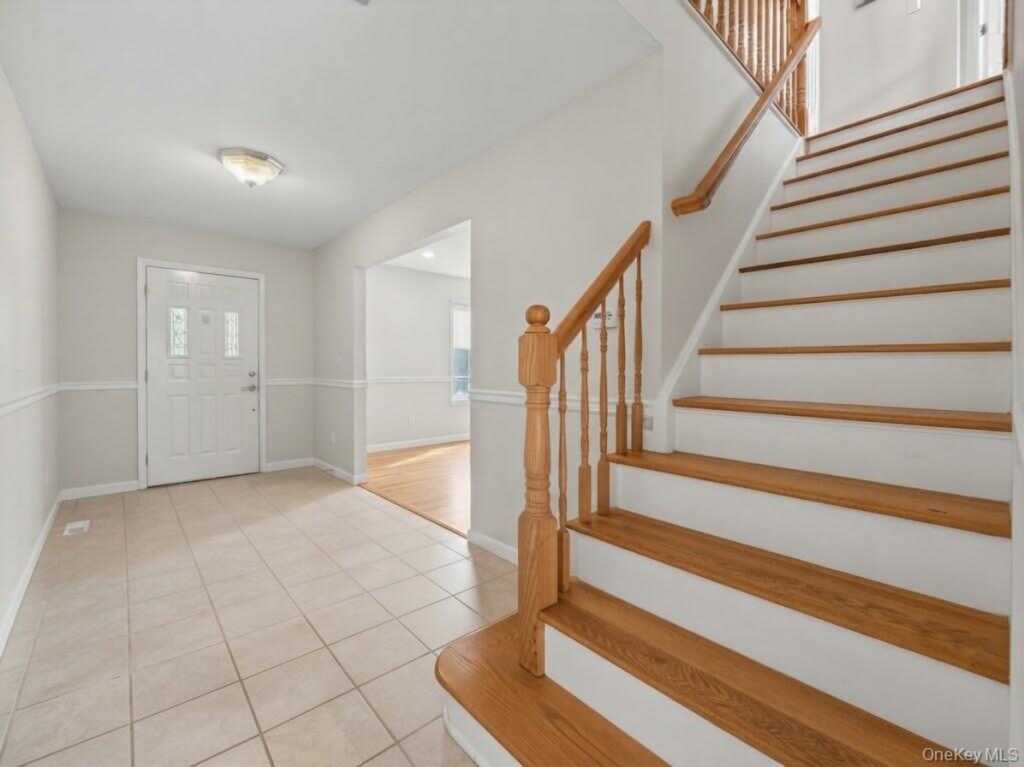 21 Argow Place, Nanuet, NY 10954 - Photo 9 of 30