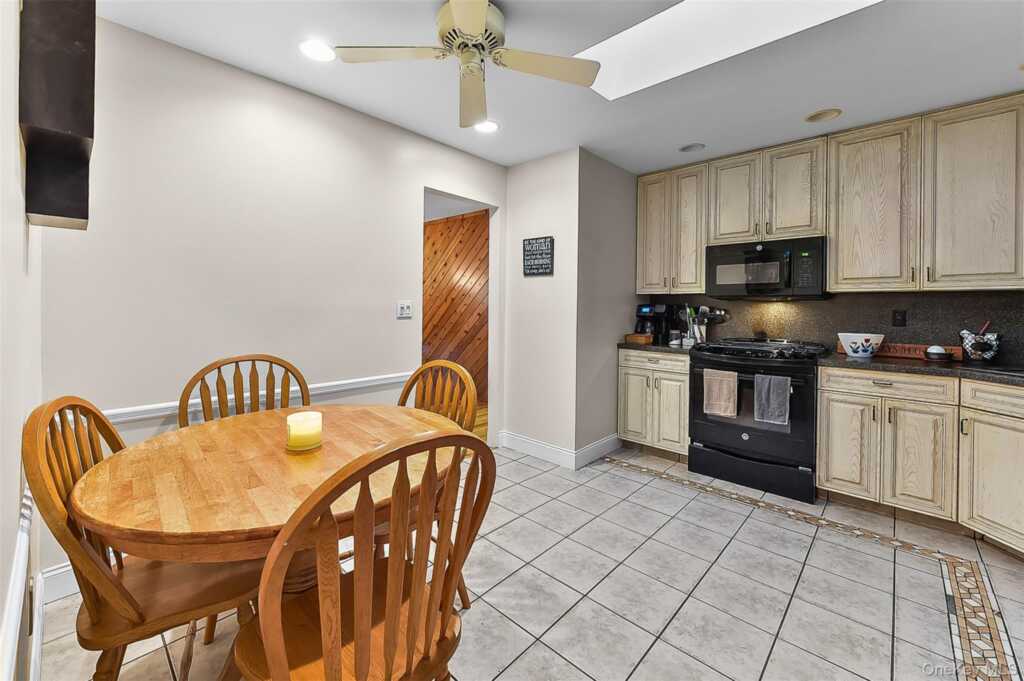96 Lake Nanuet, Nanuet, NY 10954 - Photo 10 of 49