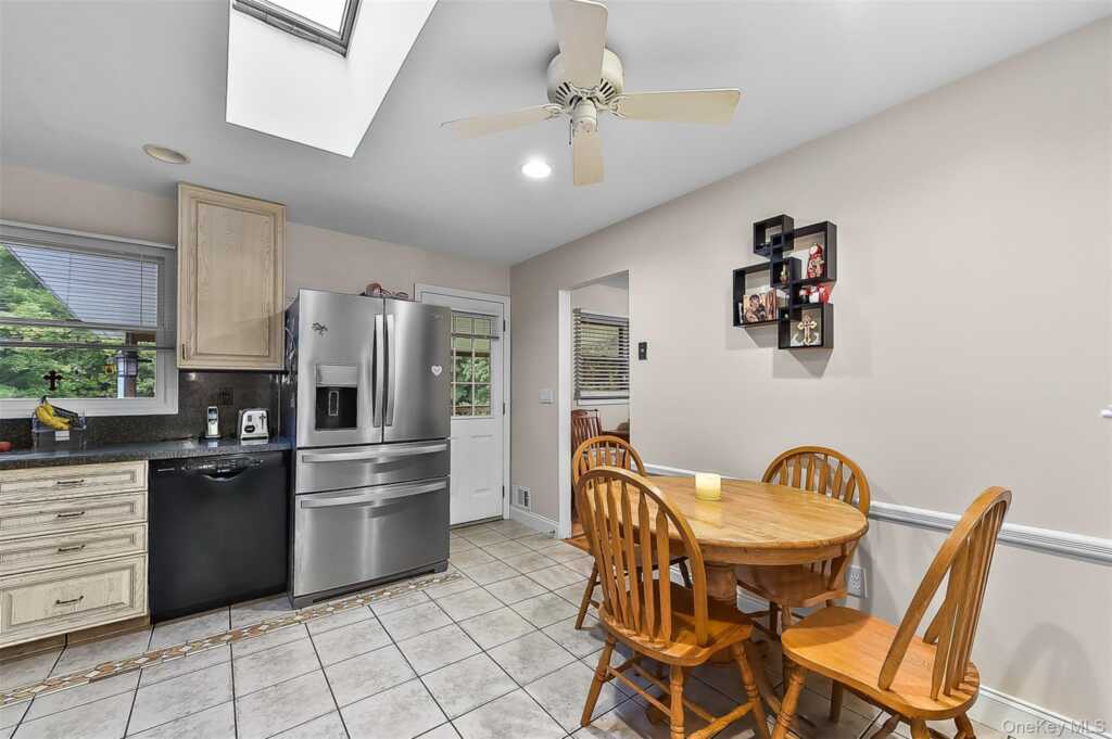 96 Lake Nanuet, Nanuet, NY 10954 - Photo 11 of 49