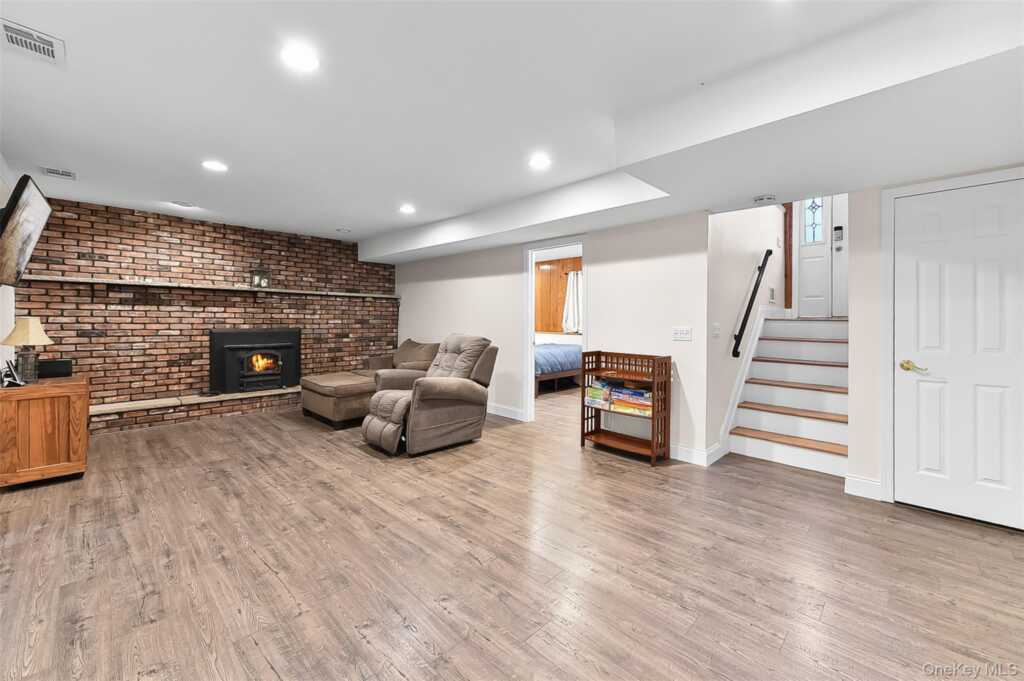 96 Lake Nanuet, Nanuet, NY 10954 - Photo 26 of 49