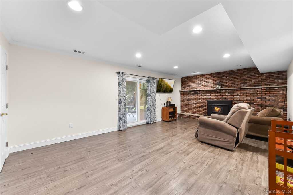 96 Lake Nanuet, Nanuet, NY 10954 - Photo 27 of 49