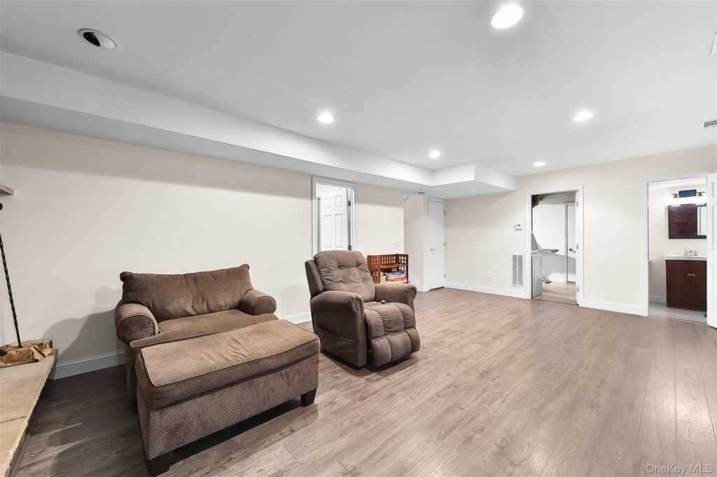 96 Lake Nanuet, Nanuet, NY 10954 - Photo 28 of 49