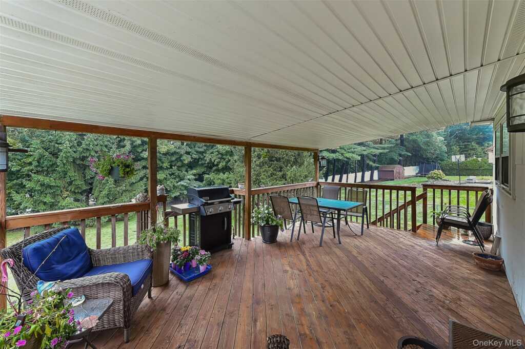96 Lake Nanuet, Nanuet, NY 10954 - Photo 36 of 49